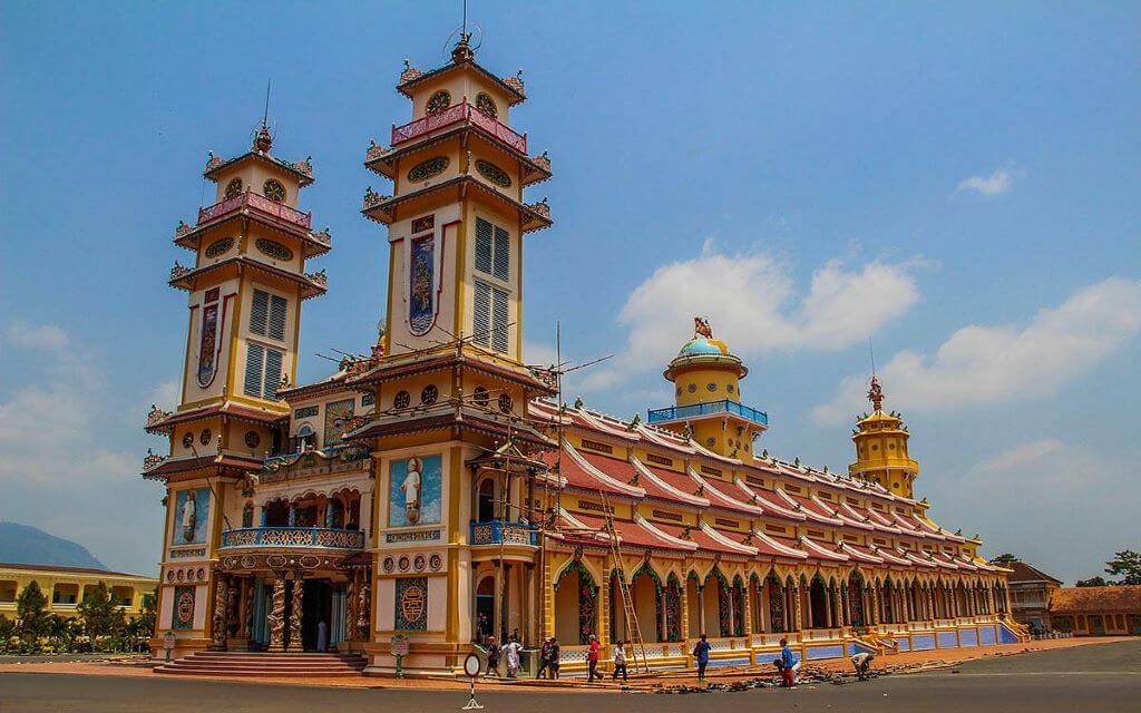 Cao Dai Temple - Tay Ninh - HCMC Islamic Tour 5 Days - 4 Nights