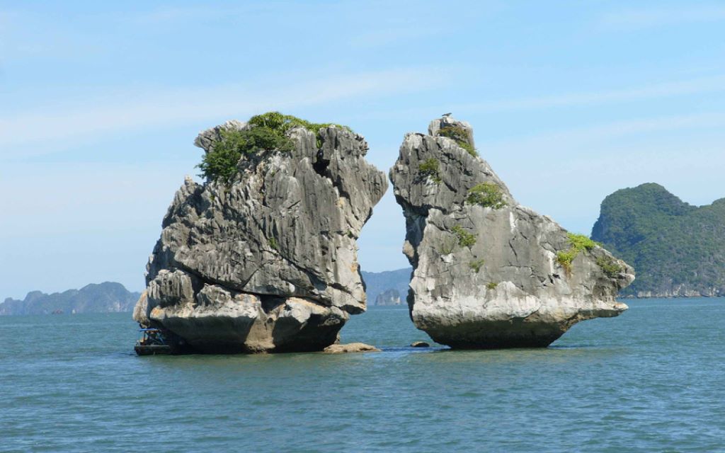 Hanoi – Halong Bay Muslim Tour 1 Day
