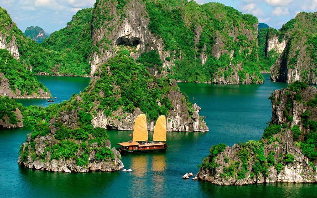 Halong Bay - Hanoi Islam Tour Package 4 Days - 3 Nights