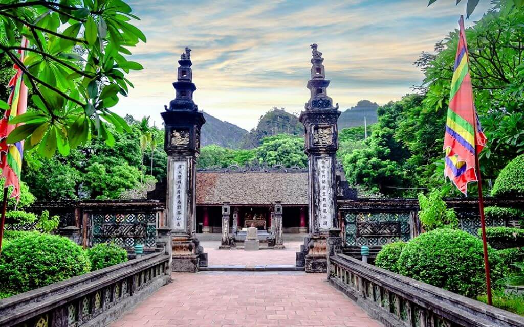 Hoa Lu Ancient Capital - Trang An Ninh Binh Muslim Day Tour