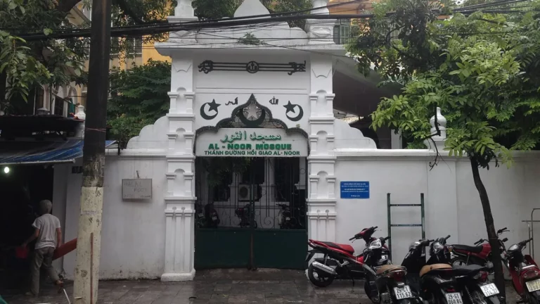 Al-Noor Mosque Hanoi: The Only Mosque in Northern Vietnam – History, Ramadan & Tips for Muslim Travellers (2026)