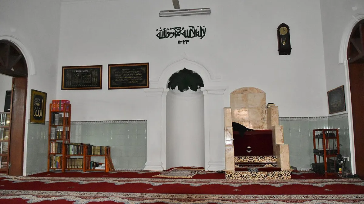 Mihrab and minbar inside the prayer hall of Al-Noor Mosque, Hanoi