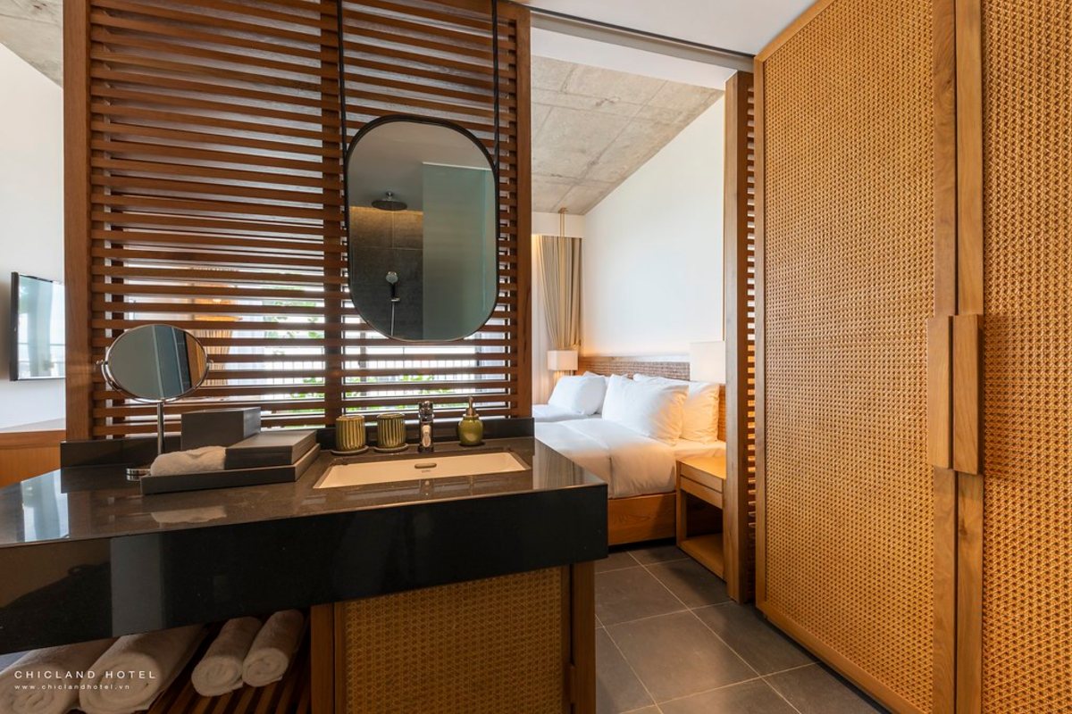 Desk and wardrobe in the Cuc Tan Superior room at Chicland Danang Beach Hotel
