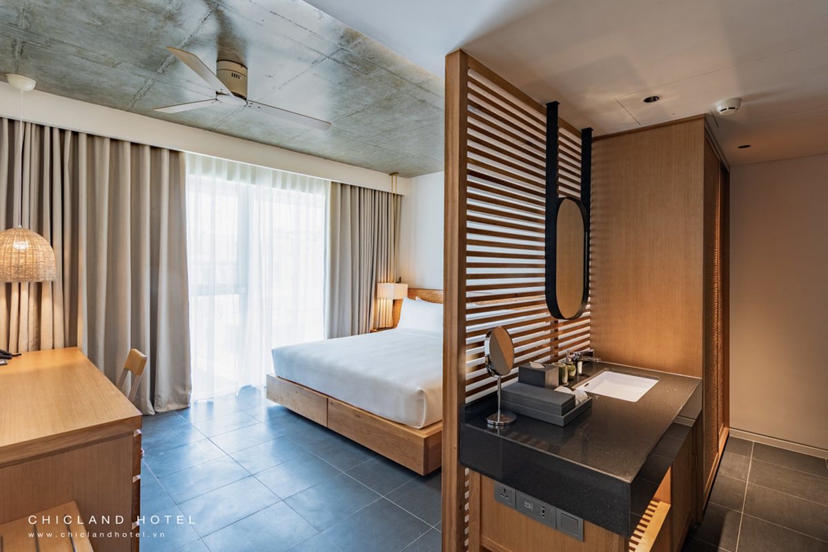 The Su Deluxe room with window at Chicland Danang Beach Hotel