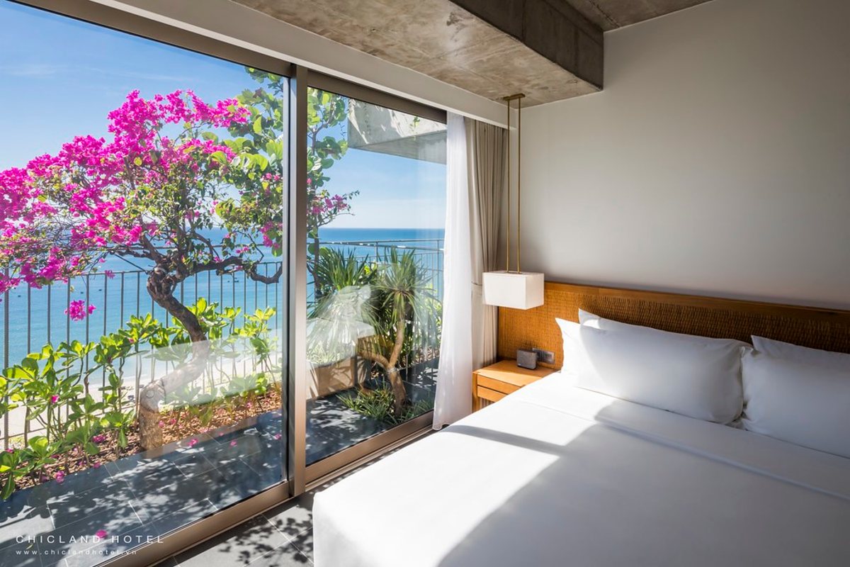 Thien Dieu Deluxe Ocean Front room with balcony at Chicland Danang Beach Hotel