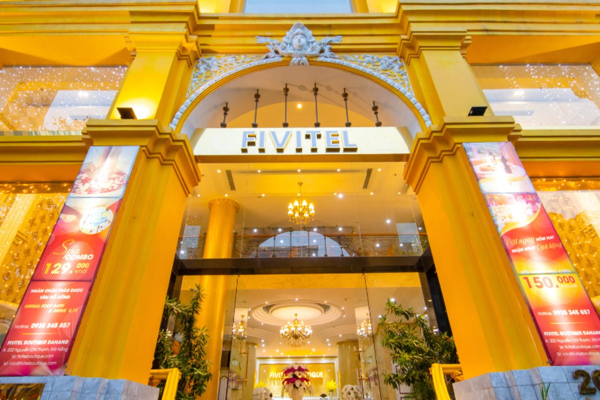 Golden entrance and lobby of Fivitel Da Nang
