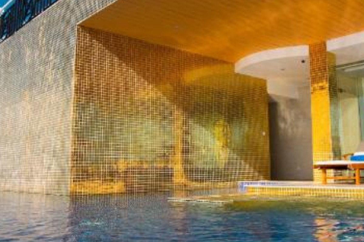 Lobby with gold decor at Fivitel Da Nang