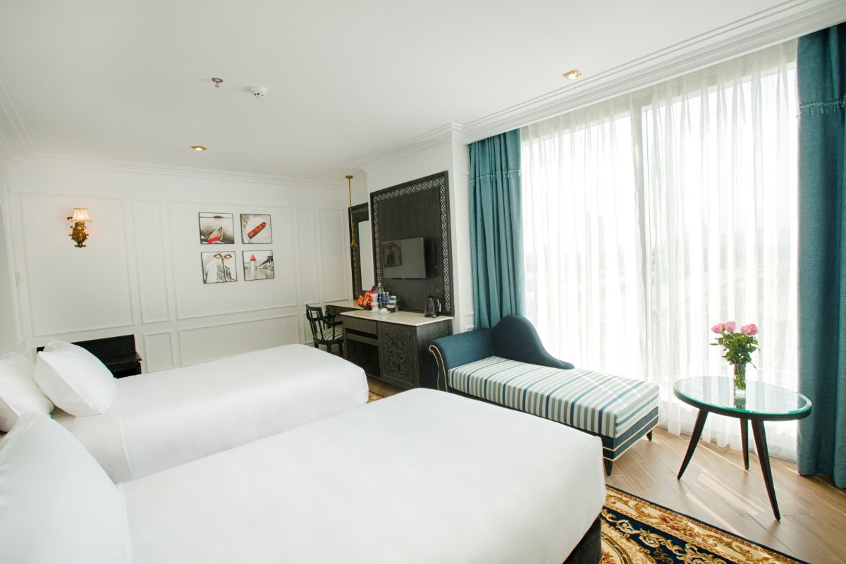 Superior Twin room at Fivitel Da Nang