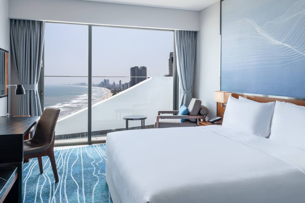 Deluxe King Room with ocean view at Hilton Garden Inn Da Nang