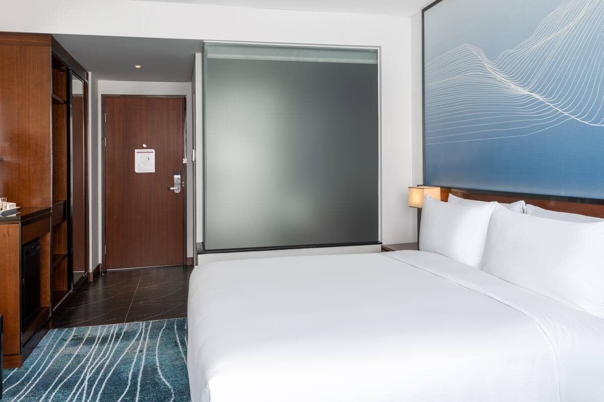 King bed in the King Guest Room at Hilton Garden Inn Da Nang