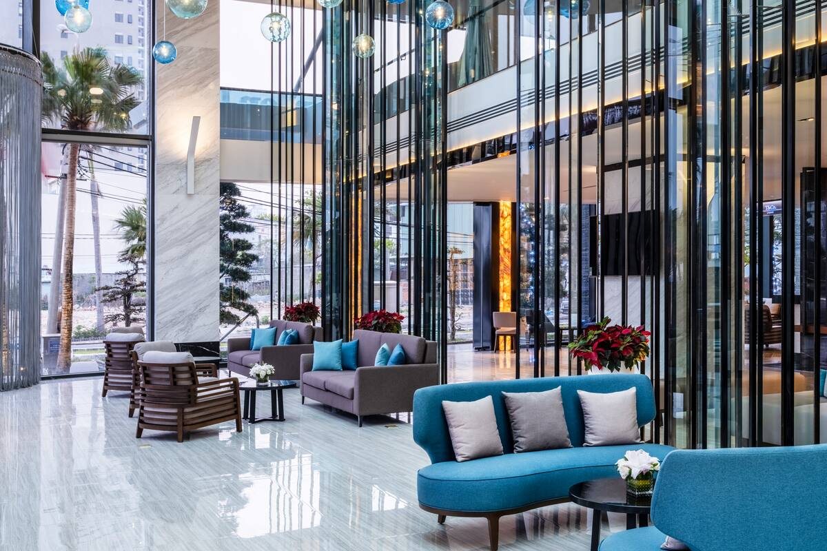 Lobby seating at Hilton Garden Inn Da Nang