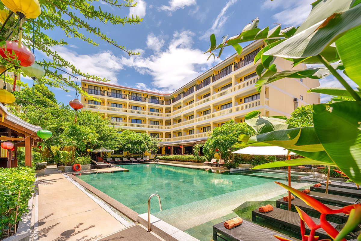 Swimming pool and garden at Hoi An Central Boutique Hotel