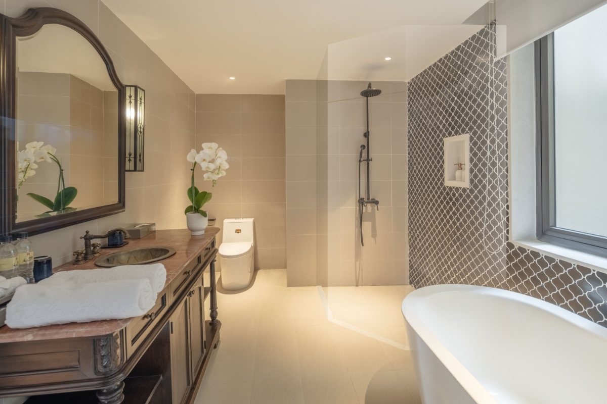 Residence Suite bathroom with bathtub at Little Residence Hoi An