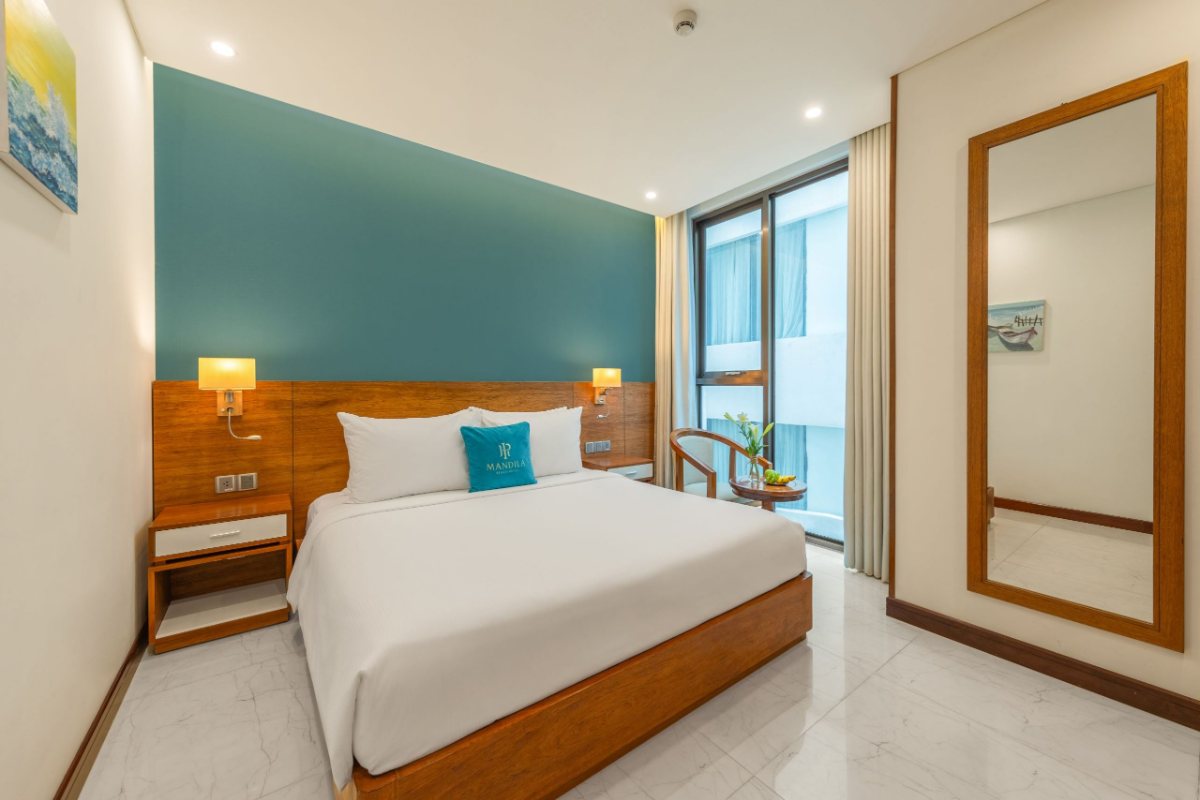 Deluxe King room at Mandila Beach Hotel