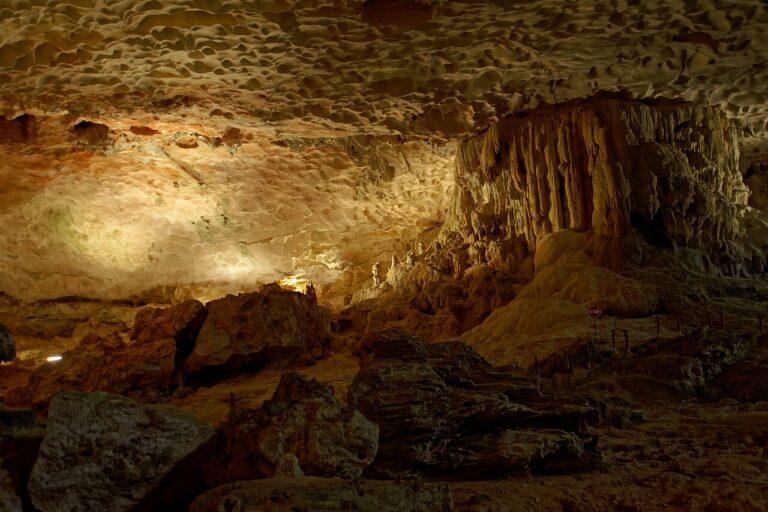 Sung Sot (Surprise) Cave – Halong Bay