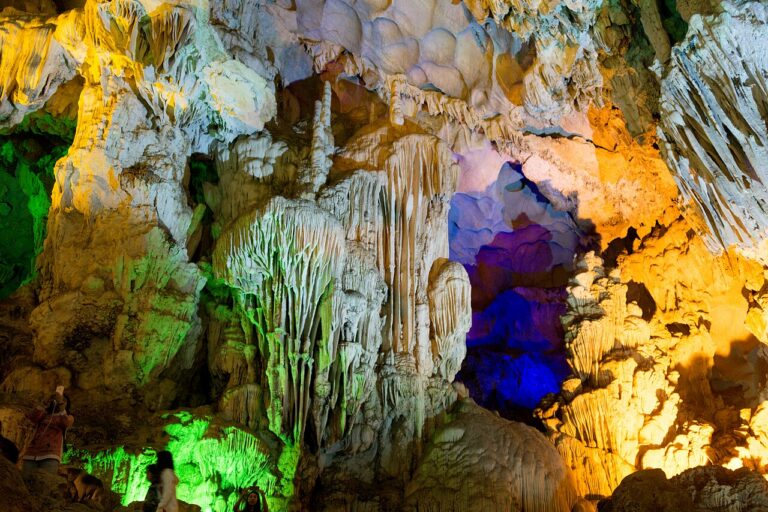Thien Cung and Dau Go Caves – Halong Bay